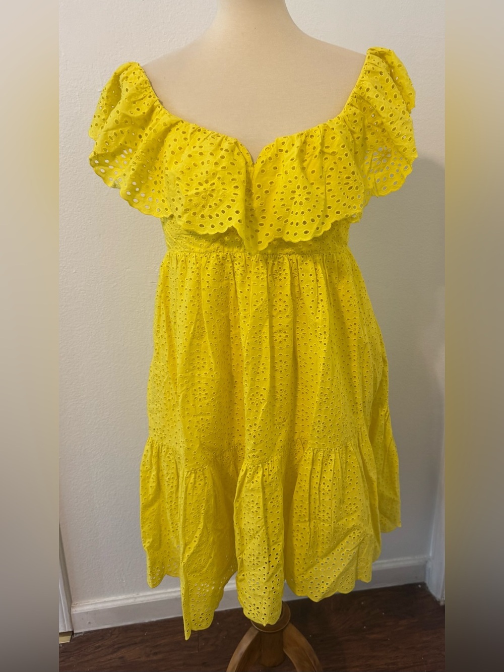 Lilly Pulitzer Asteria Dress Yellow Daisy Dreams Eyelet Babydoll Flirty Vacay 6